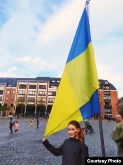 Милана Остапенко пережила первые недели войны под обстрелами в городе Сумы. 11-летняя Милана поразила меня своей зрелостью и искренностью