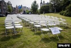 Акция у российского посольства в Гааге, 8 мая 2018