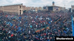 "Евромайдан" в Киеве 1 декабря 2013 года. Украина тогда переживала очередную попытку избавиться от власти мафиозных кланов