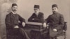 İsmayıl bəy Qaspralı, Həsən bəy Zəredabi və Əlmərdan bəy Topçubaşov, Bakı, 1907-ci il. 