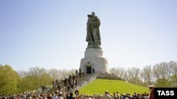 Мемориал советским воинам в Трептов-парке в Берлине