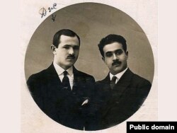 Ceyhun Hacıbəyli (solda) qardaşı Soltan Hacıbəyli ilə birlikdə.