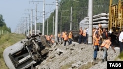 В больницах до сих пор остаются 19 человек из 60 пострадавших при крушении поезда