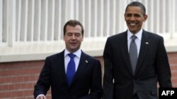 France -- Russian President Dmitry Medvedev (L) and his US counterpart Barack Obama walk towards the crowd at the Villa Le Cercle in Deauville, 26May2011