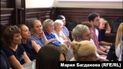 Представители стороны потерпевших в зале суда