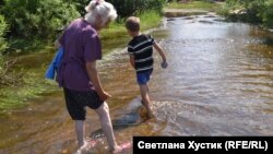 В подтопленные районы можно попасть только вброд. Канск. 03.07.2019