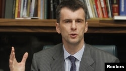 Rusiyalı milyarder Mikhail Prokhorov Moskvada mətbuat konfransı zamanı. 14 sentyabr 2011