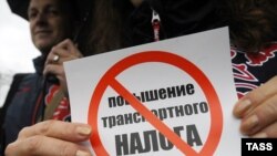 Акция протеста автомобилистов против повышения таможенных пошлин, транспортного налога и введения нового технического регламента.