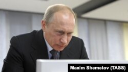 Владимир Путин во время посещения Президентской Библиотеки имени Б.Н. Ельцина